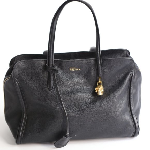 My black Alexander McQueen handbag with gold skull - Picture 2 of 14